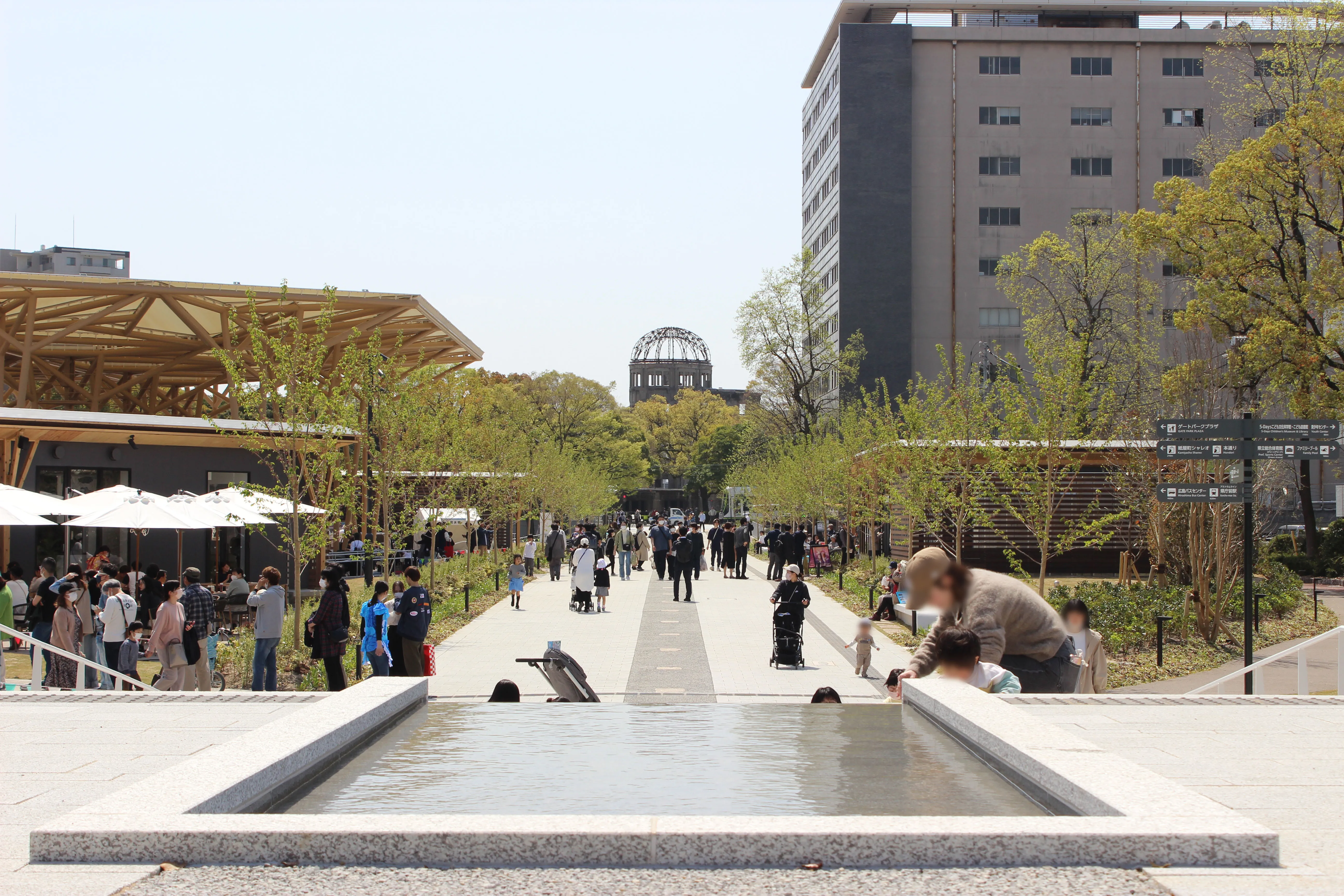 平和記念公園からの平和の軸線が人気のピースプロムナード
