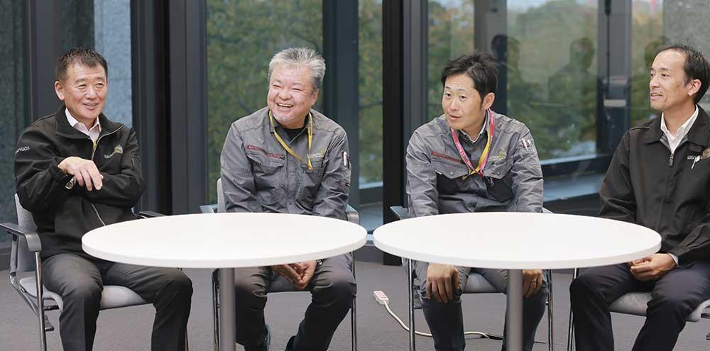 品川シーズンテラス株式会社 管理部長 重田 廣行 管理部 業務部門長 運営部門長 初鹿野 充 株式会社NTTファシリティーズ 東日本事業本部 ファシリティソリューション部 総合ファシリティサービス部門 ビルマネジメント担当 担当課長 斉藤 秀成 主査 馬場 将志