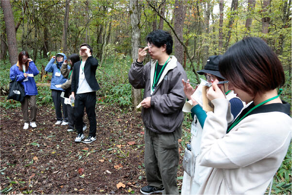 「五感を開くガイドウォ―ク」の写真