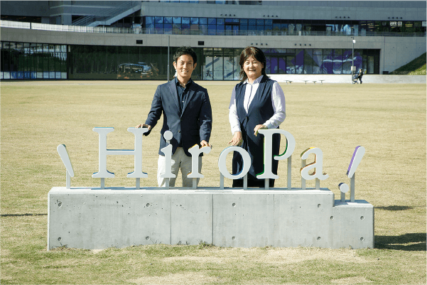 開発担当のNTT都市開発株式会社の久保西竜（左）と運営・維持管理担当のNTTアーバンバリューサポート株式会社の東恵美（右）