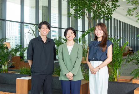 左から、株式会社丹青社の片倉基也さん、吉岡絵里さん、品川シーズンテラス株式会社の中垣内実優
