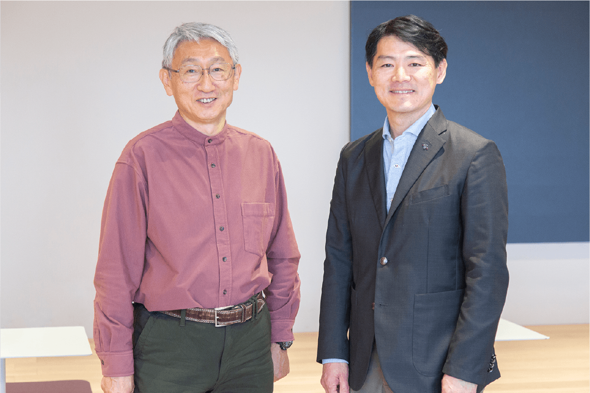NPO法人青梅りんけん副理事長の林敏幸さん（左）と、理事の松澤郁夫さんの写真