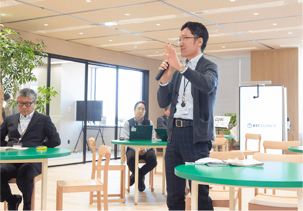 講演の後の質疑応答の様子